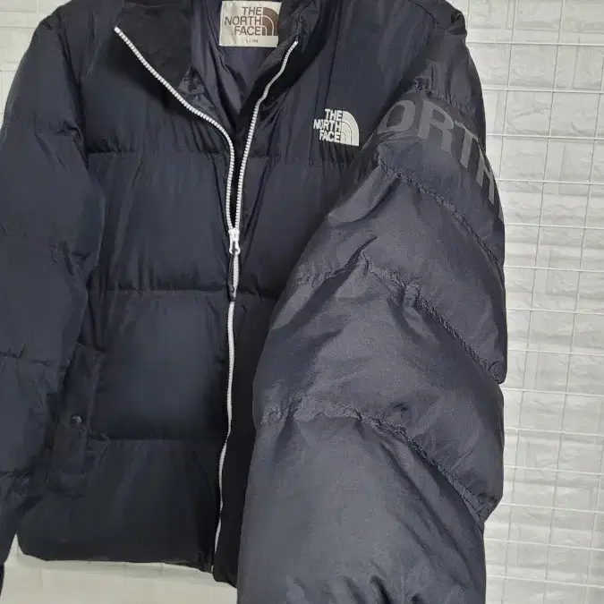 [L]THENORTHFACE화이트라벨 블랙 완장로고디테일 눕시숏패딩100