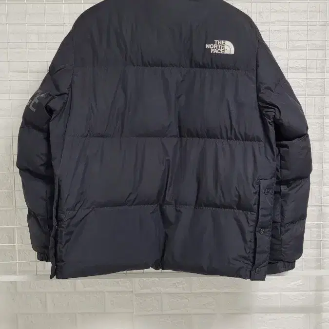 [L]THENORTHFACE화이트라벨 블랙 완장로고디테일 눕시숏패딩100