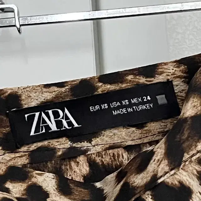 새제품) ZARA 자라 호피 스커트