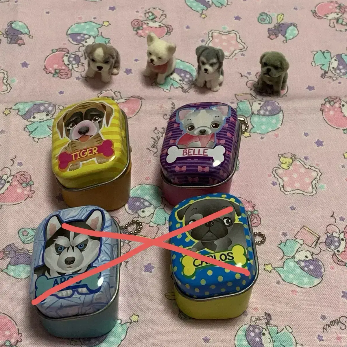 Super Mini Puppy Figurine Tin Case Keyring