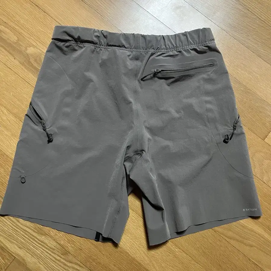 SATISFY PEACESHELL CLIMBING SHORTS : XS