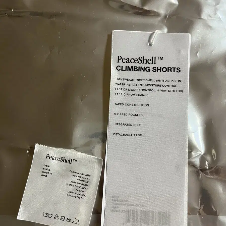 SATISFY PEACESHELL CLIMBING SHORTS : XS