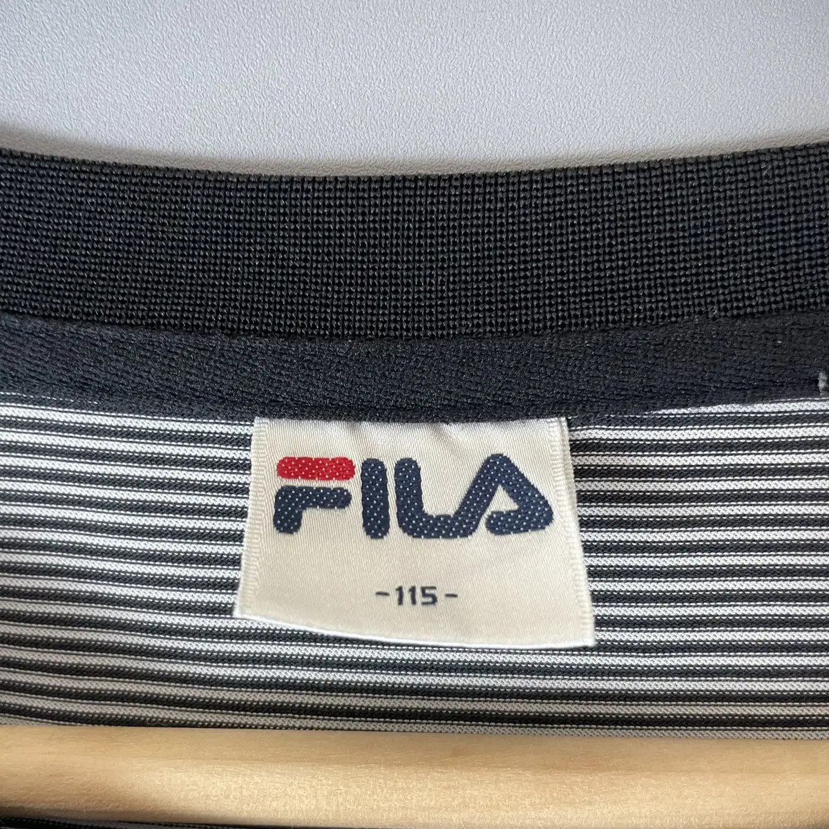 FILA 블랙 스트라이프 반팔 티셔츠 115