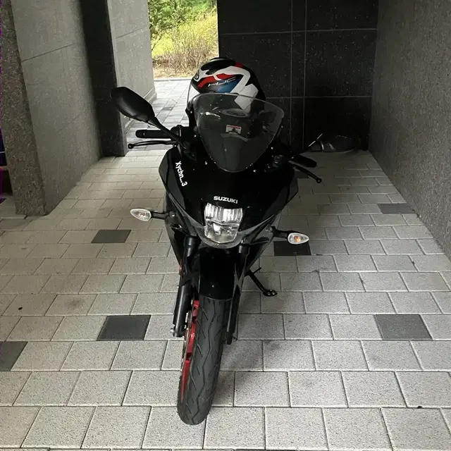 (강원) Gsx-r125 23년식.   가격 문의 편하게 주세요~