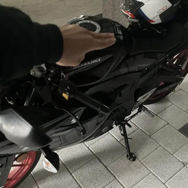 (강원) Gsx-r125 23년식.   가격 문의 편하게 주세요~