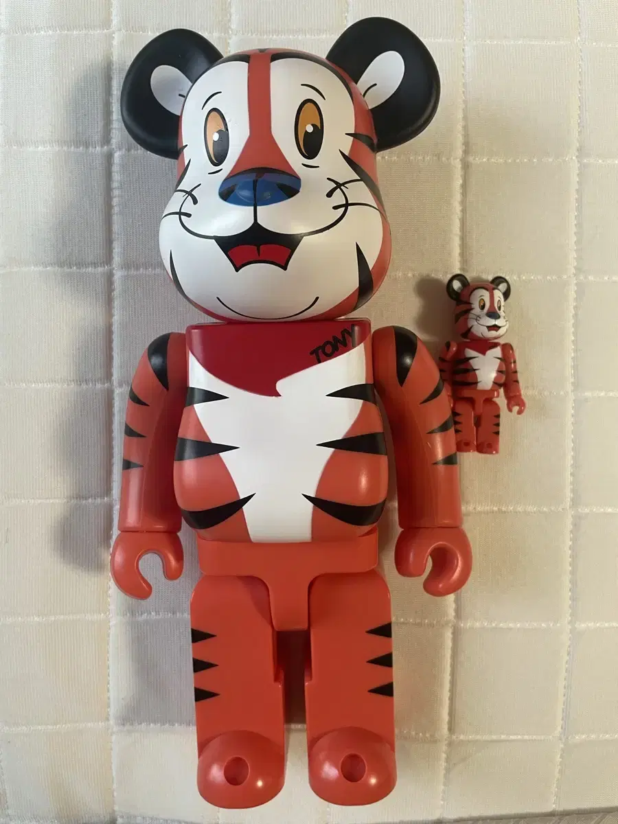 Bearbrick Kellogg's Tony Tiger 400%+100