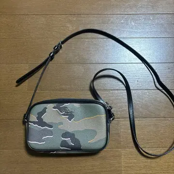 카모플라쥬 패턴 숄더백 Coach