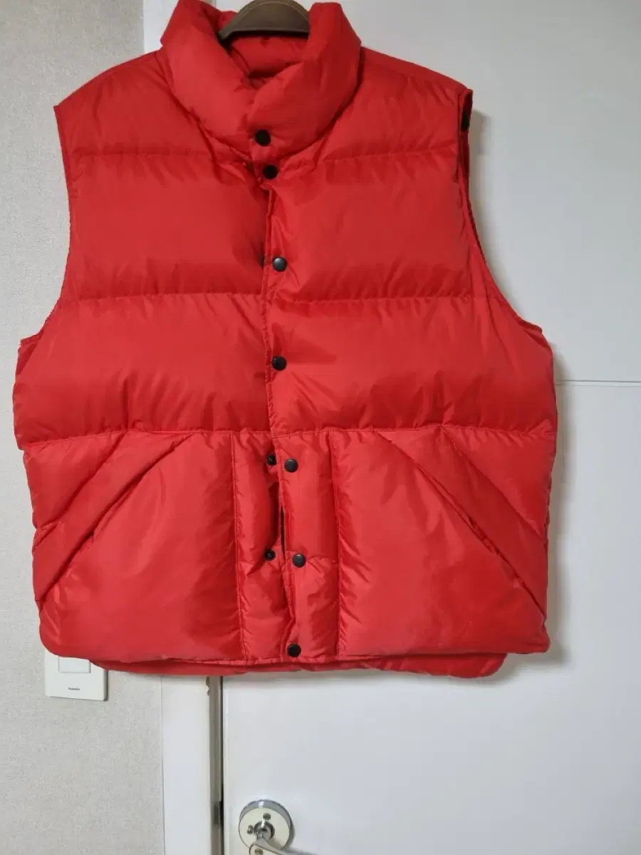 Blackout Padded Vest Red M