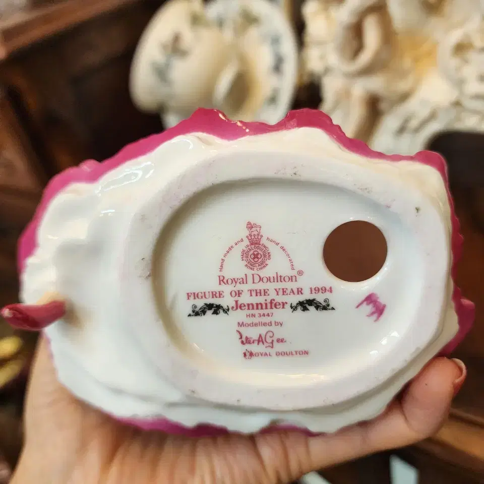 영국 로얄덜튼 Royal Doulton 제니퍼 여인 피겨린