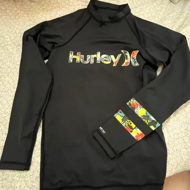 Hurley 헐리 래쉬가드 S사이즈