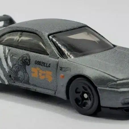 1:64 핫휠 닛산 스카이라인 GT-R (R33)