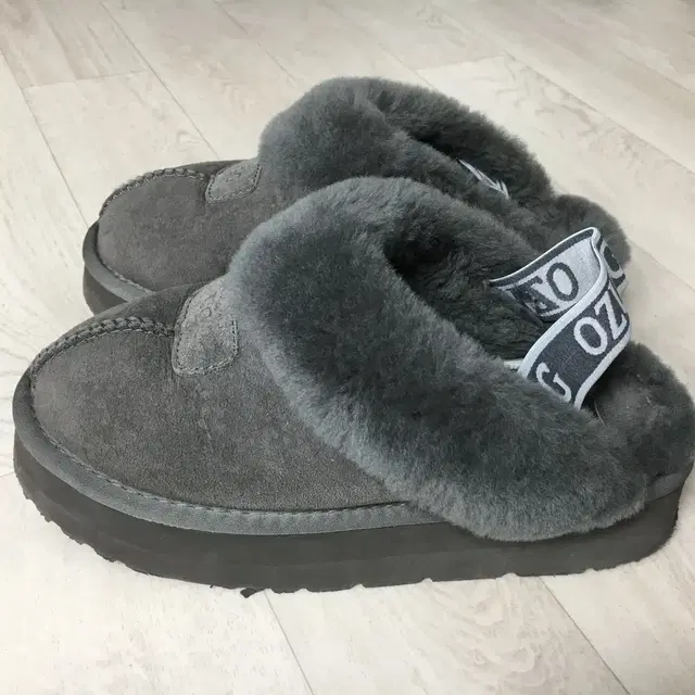 UGG 어그 털 슬리퍼 245