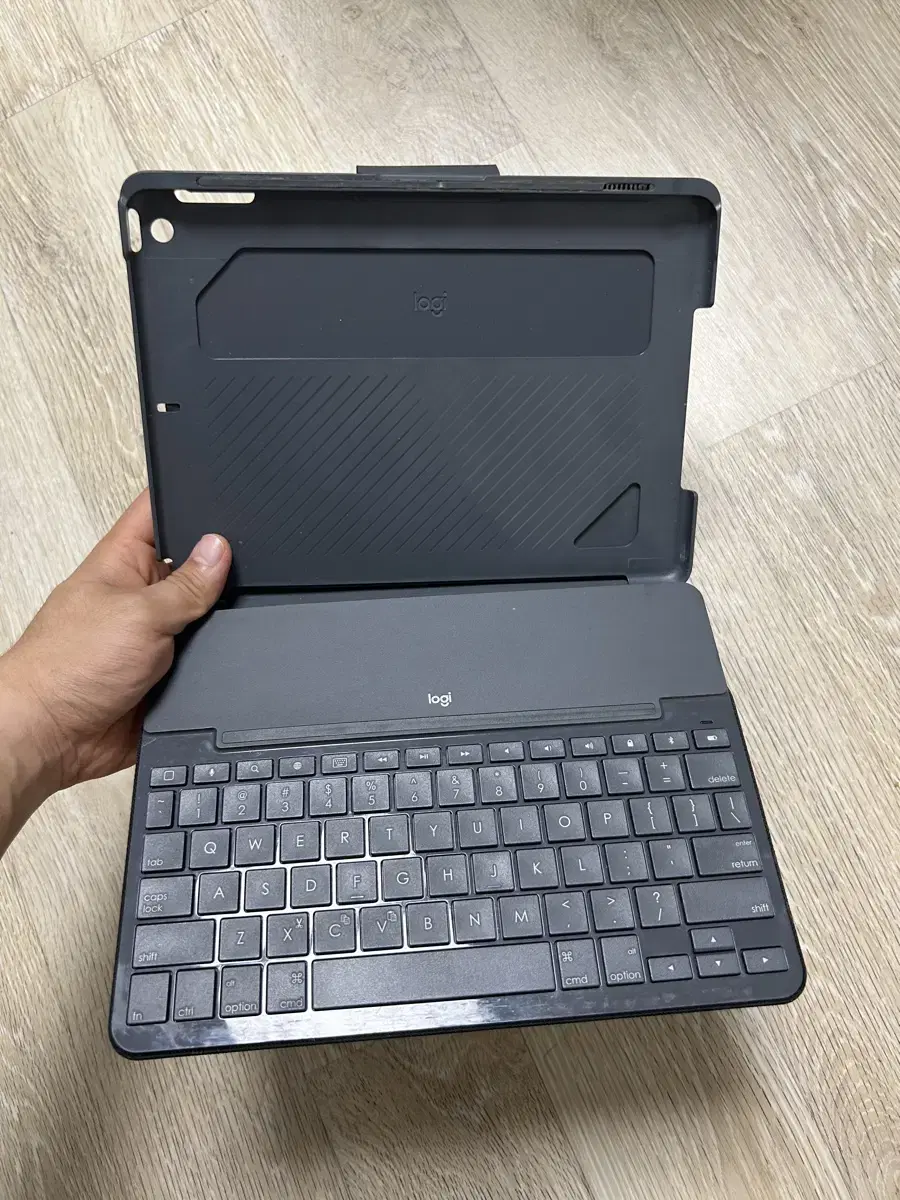 로지텍 SLIM FOLIO iPAD 아이패드 블루투스 키보드 5세대 6세