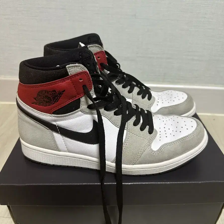 Jordan 1 Retro High OG Light Smoke Grey