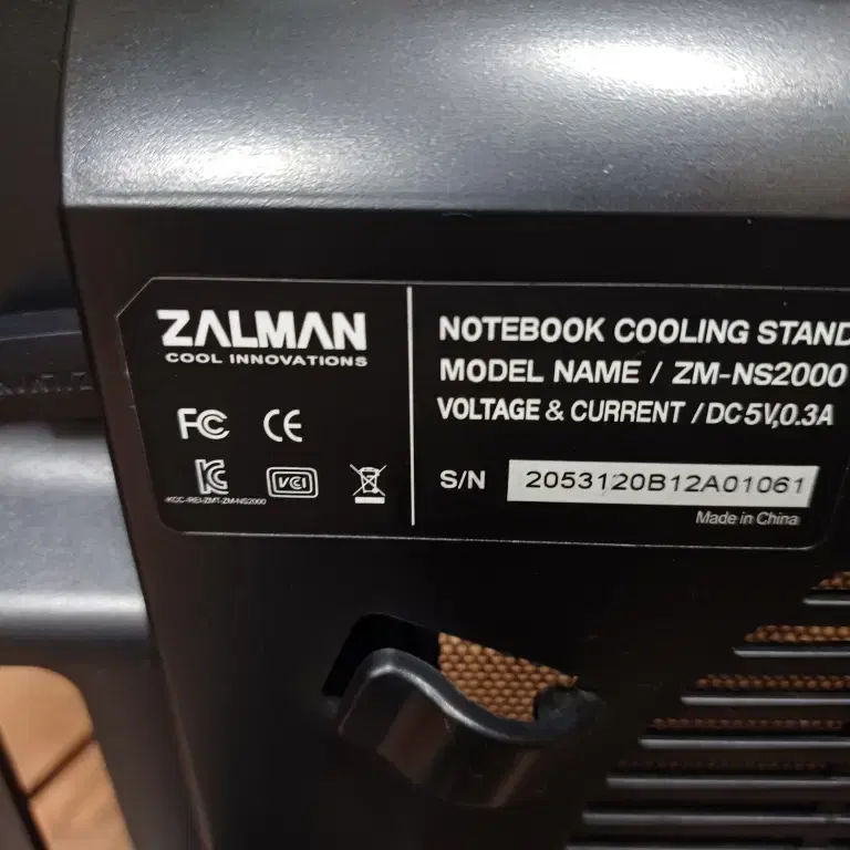 ZALMAN ZM-NS2000 노트북 쿨러 스텐드 USB허브 3곳