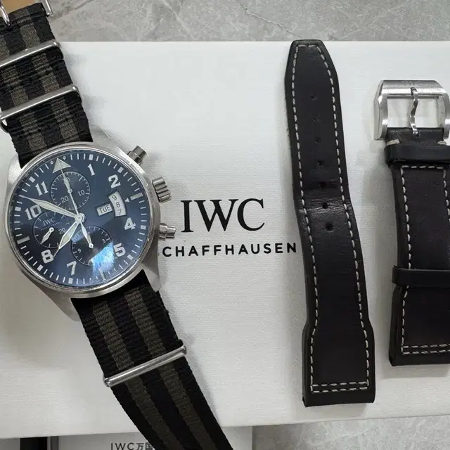 IWC 파일럿워치 크로노그래프 어린왕자 에디션 판매 (377706)