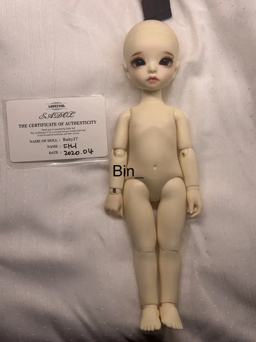 Sells spherical articulated doll Sadol Dani.