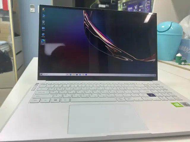 삼성 노트북 nt950xcj (i7 10세대, RAM 16GB)