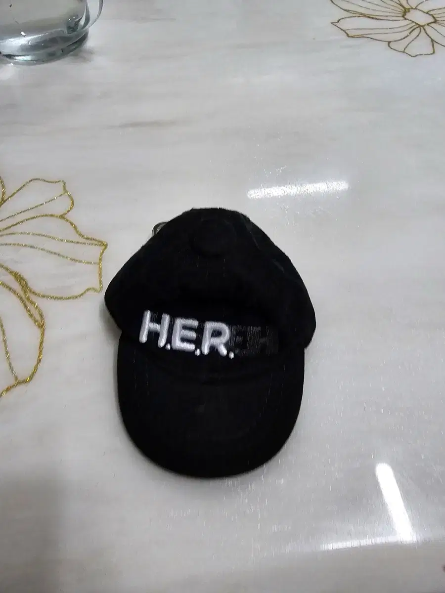 IU Keyring Hat