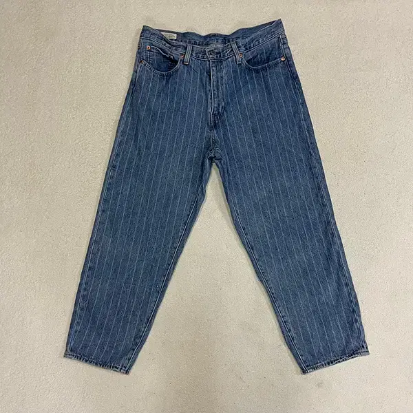 32 Levi's Stay Loose Jeans B.2574