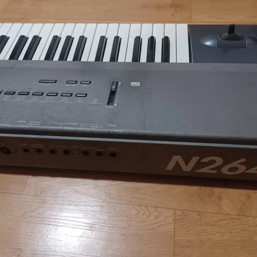 Korg N264 (76건반)