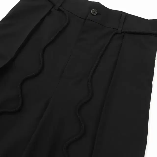 One Tuck Oversized Trousers [BLACK]