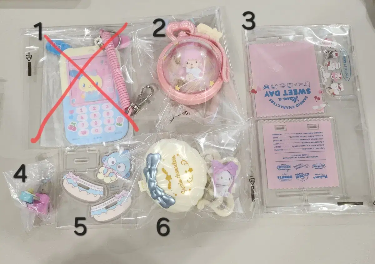 3000 won flat price) Sanrio Secret Goods Acrylic Stand keyring Capsule toy, etc.