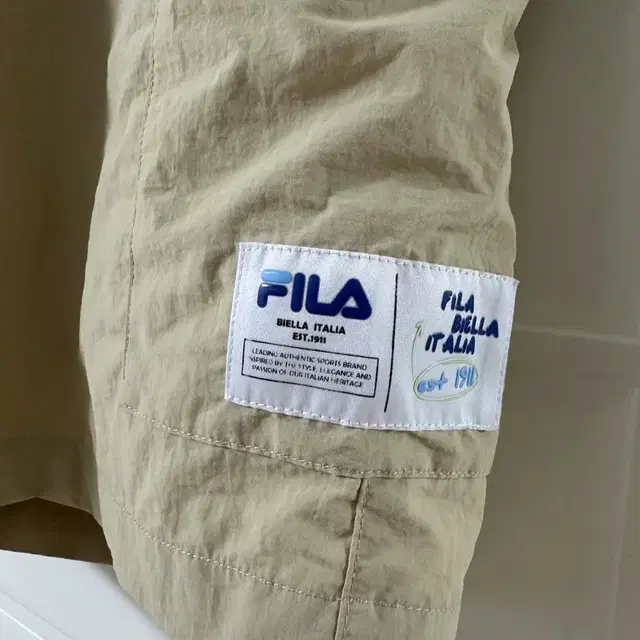 휠라 FILA 베이지 카고 포켓 밴딩 반바지