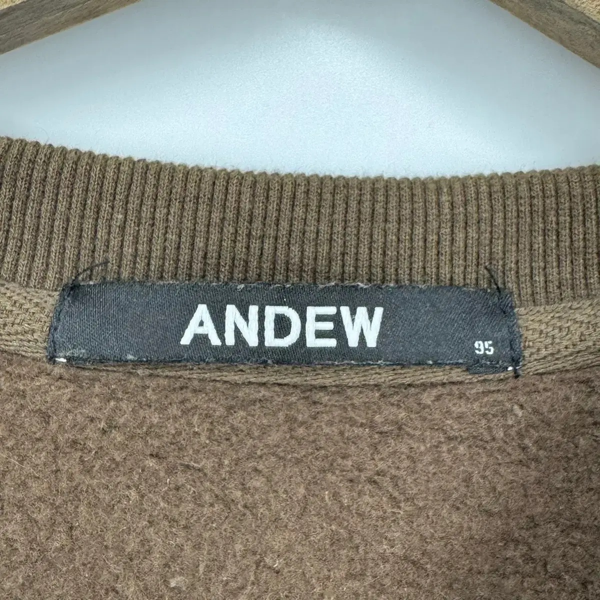 ANDEW 맨투맨 티셔츠 (95 size / BROWN)