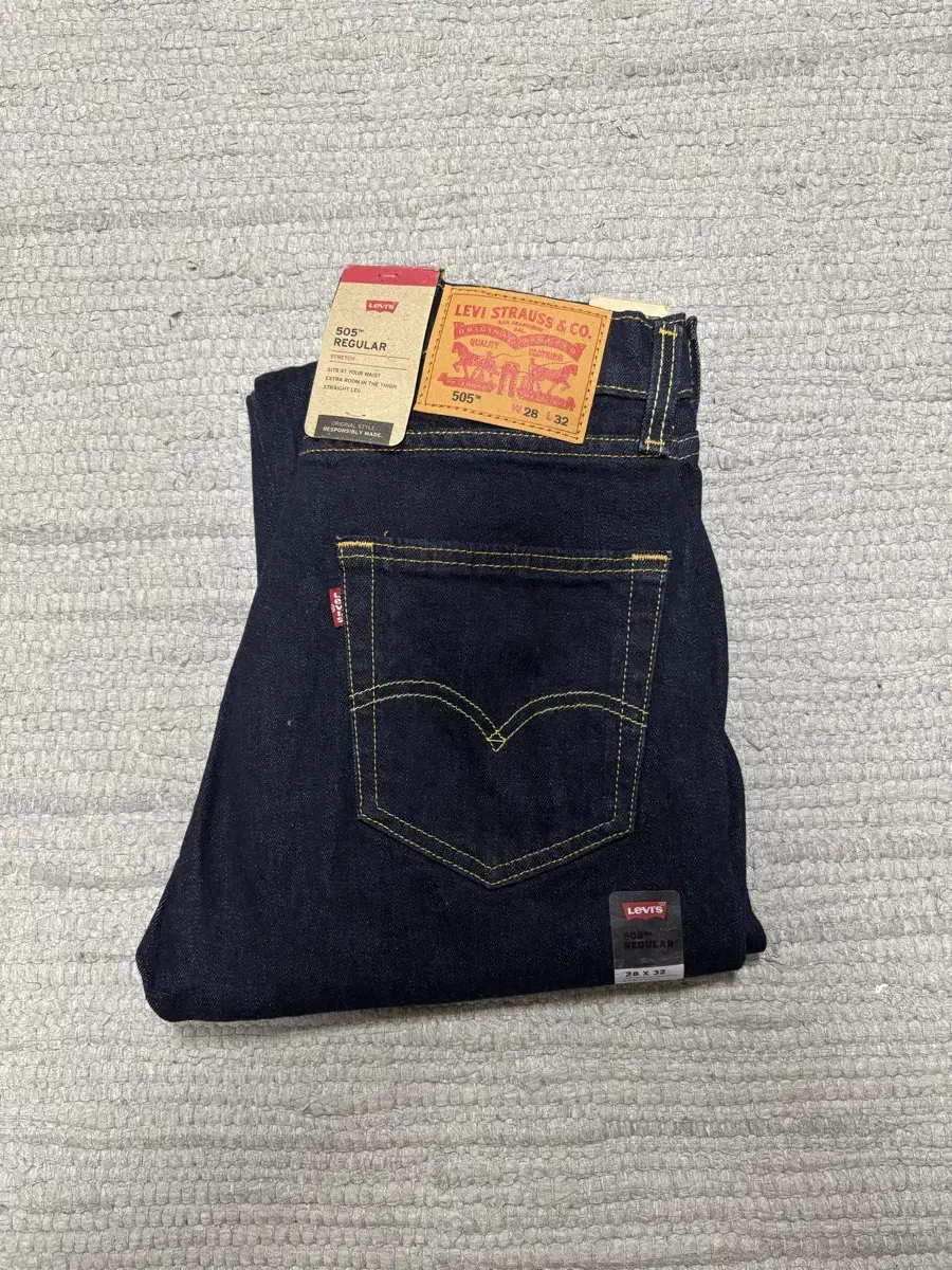 (28) Levi's 505 Regular Straight