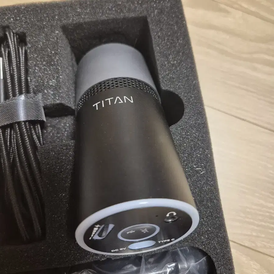 제닉스 TITAN STUDIO PRO 마이크