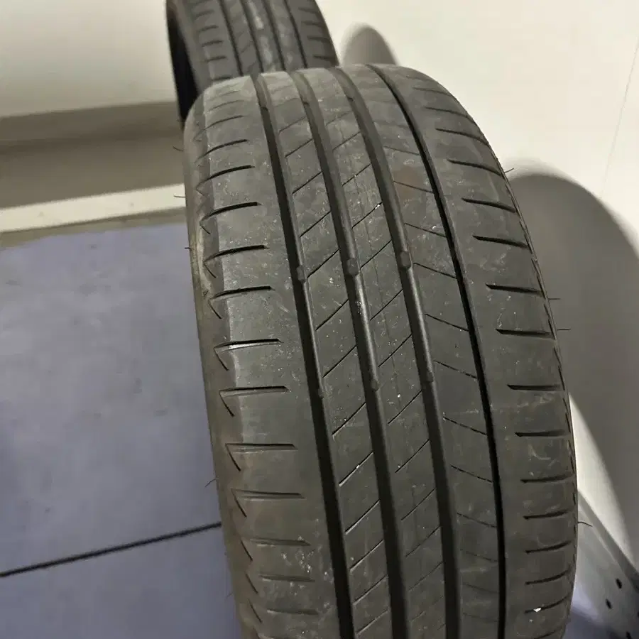 브릿지스톤 런플렛 타이어 225 /40r18 2개