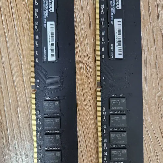 에센코어 KLEVV DDR4 32g 2개