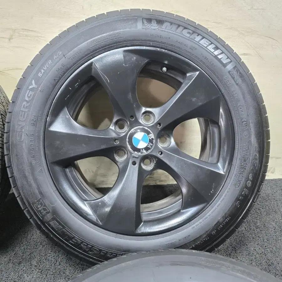 BMW F30 320D 16인치휠타이어투란자 T005A 205 60 1