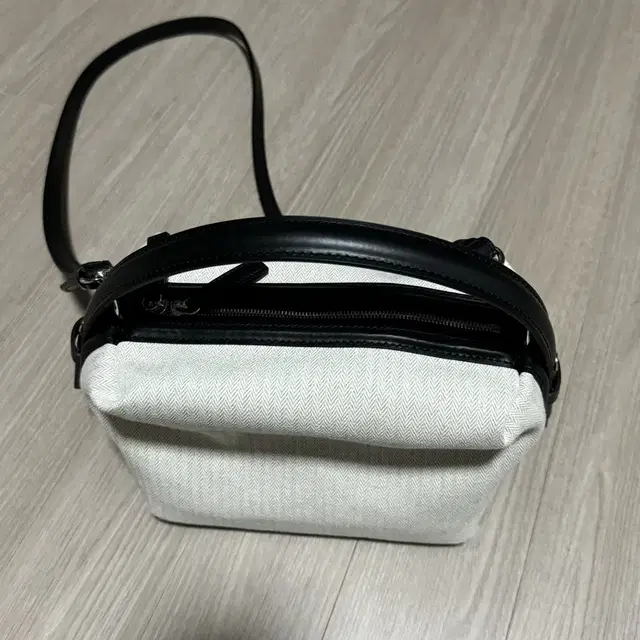 [새상품]킨더살몬 미니백 Trimmed Canvas Mini Bag