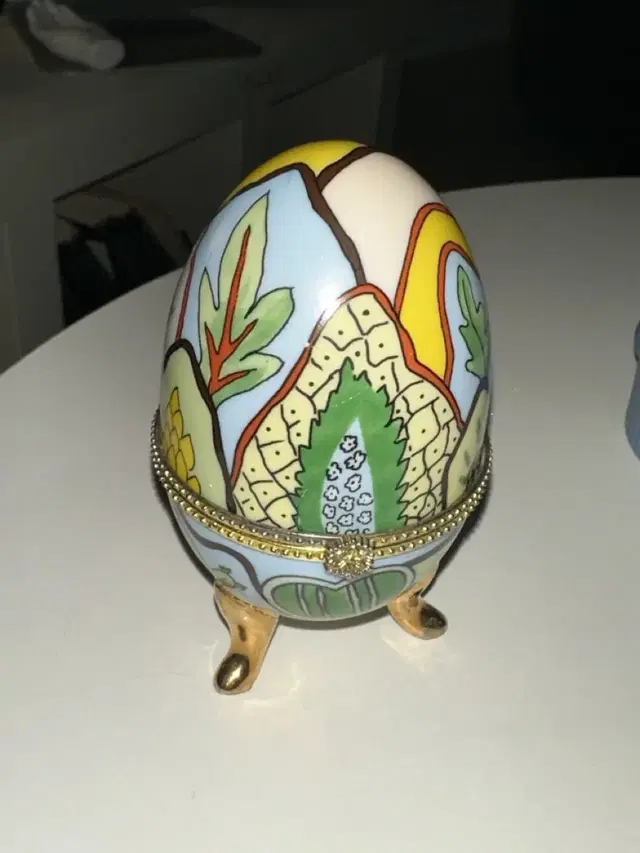 Vintage Porcelain Painted Egg Trinket bo