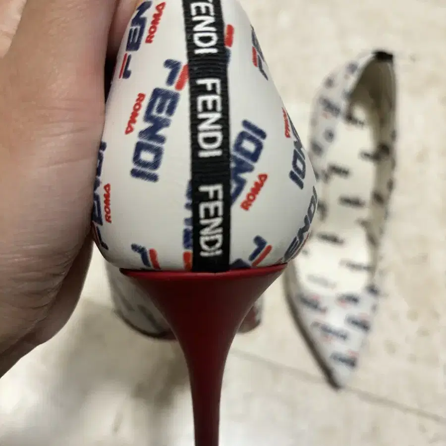 FILA X FENDI 구두 팝니다.