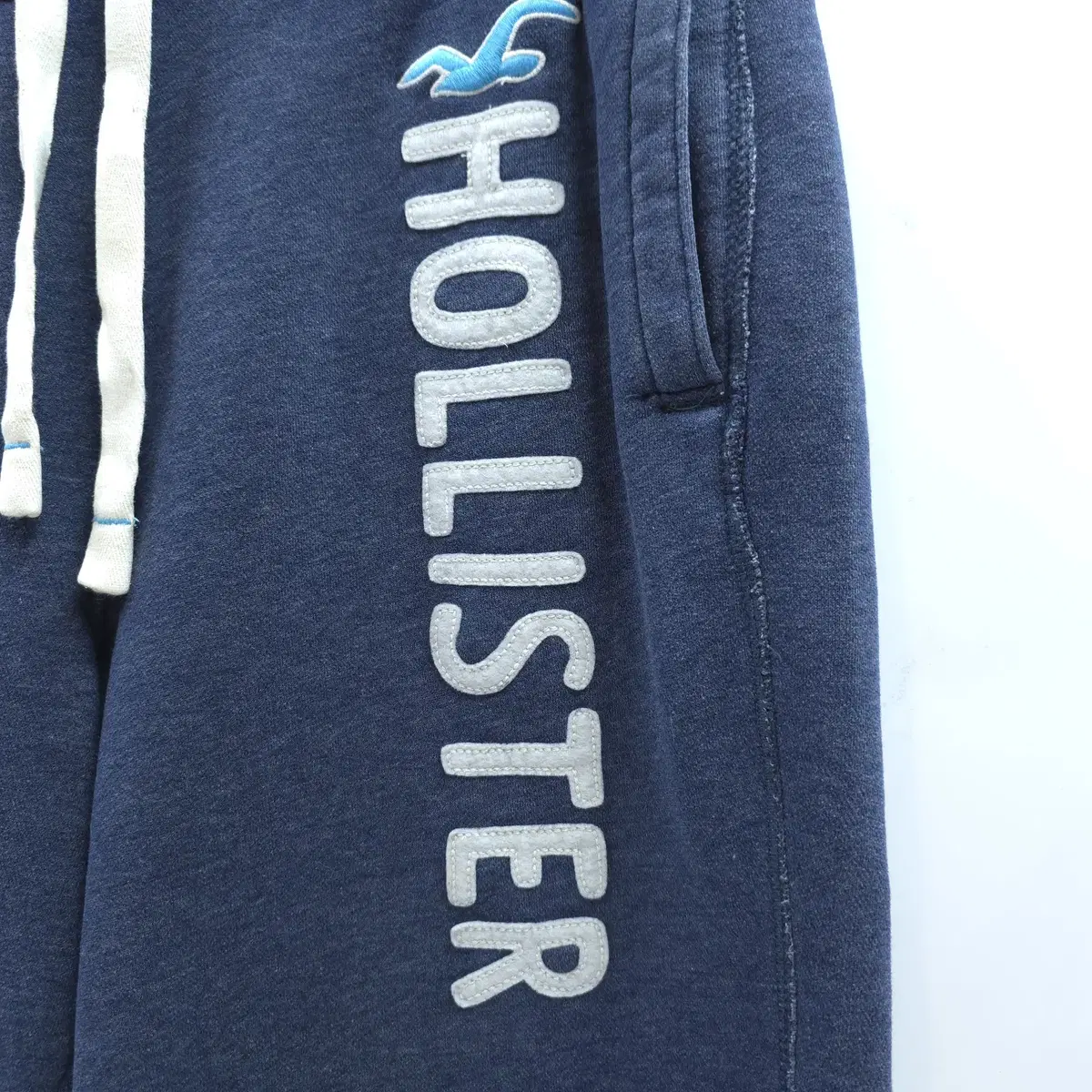 HOLLISTER 홀리스터 로고자수 빈티지 스웨트 플리스 반바지 C188