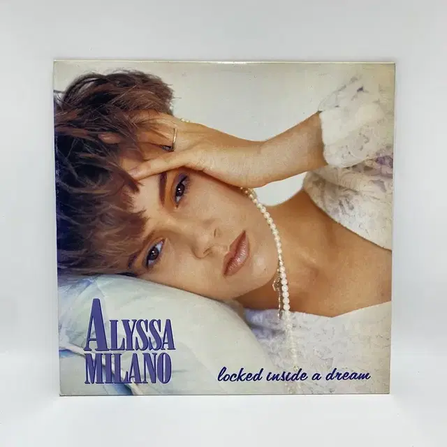 ALYSSA MILANO  LP / AA5930