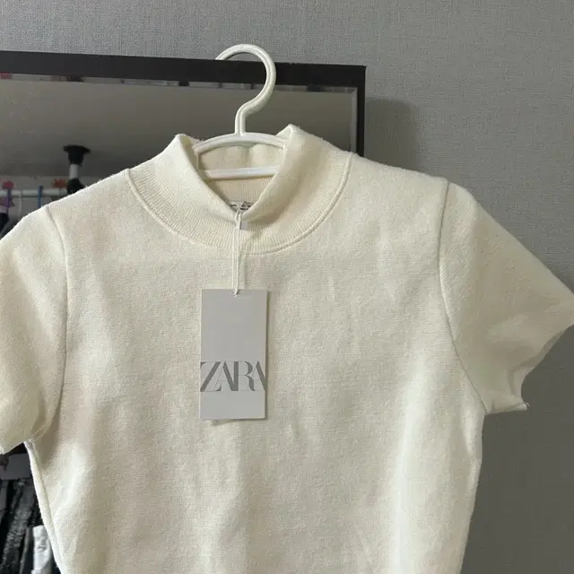 자라 zara 반팔 크롭 니트 아이보리