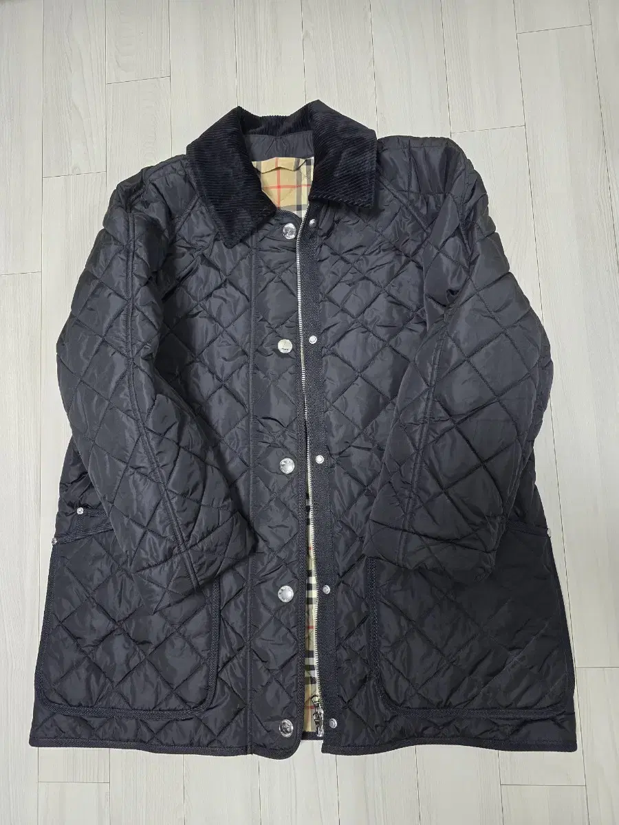 Burberry Diamond Quilted Jacket L Sleeve Repair Genuine 2nd Wear Unfurled