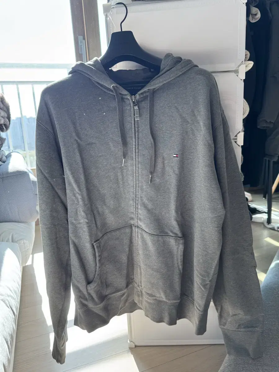 Tommy Hilfiger Long-sleeved hooded zip-up in grey