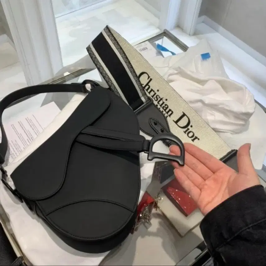 디올 오블리크 새들백 매트블랙 스트랩 포함 사진 2