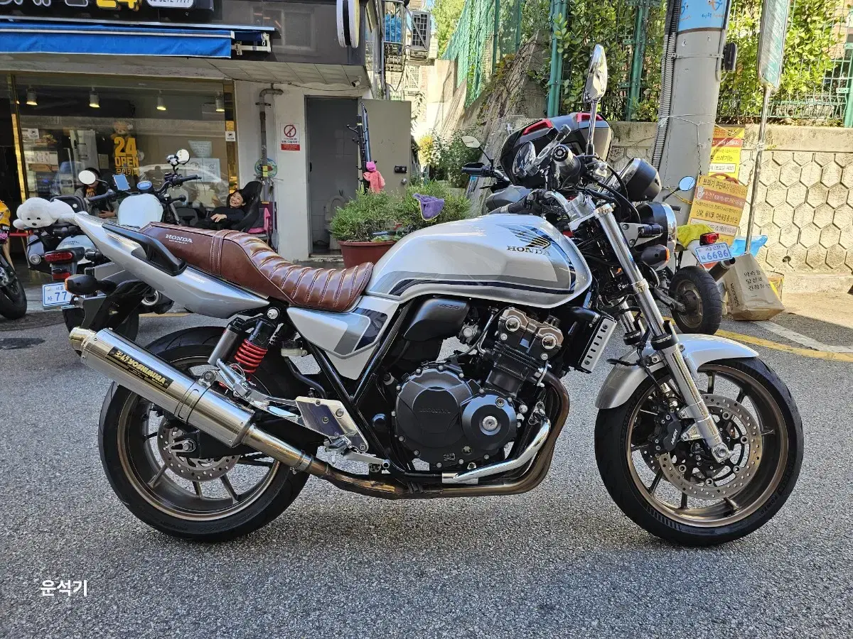 cb400 revo cb400 revo 깔끔한튜닝 엄정깨끗해요