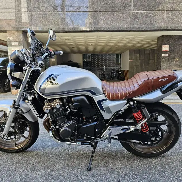 cb400 revo cb400 revo 깔끔한튜닝 엄정깨끗해요