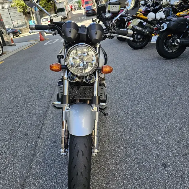 cb400 revo cb400 revo 깔끔한튜닝 엄정깨끗해요