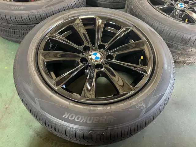 BMW 5시리즈 520d 17인치 휠타이어 판매합니다.