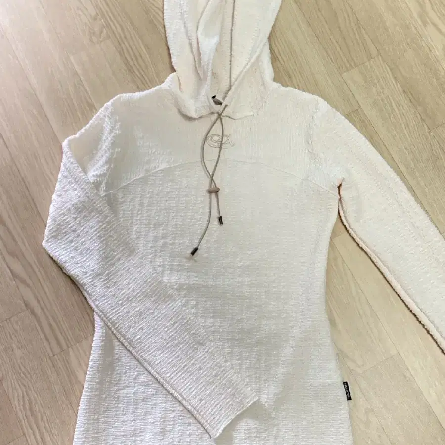 스컬프터 E-string Crinkle Hoodie 아이보리