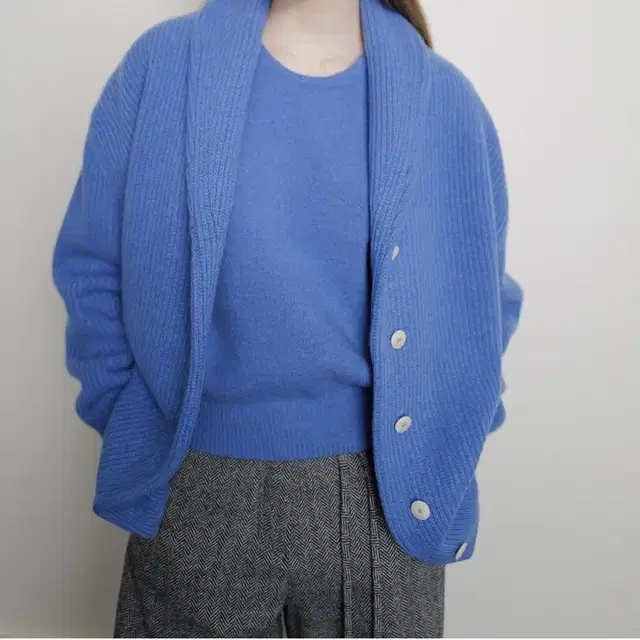 문달 Basic Round Knit in Blue M