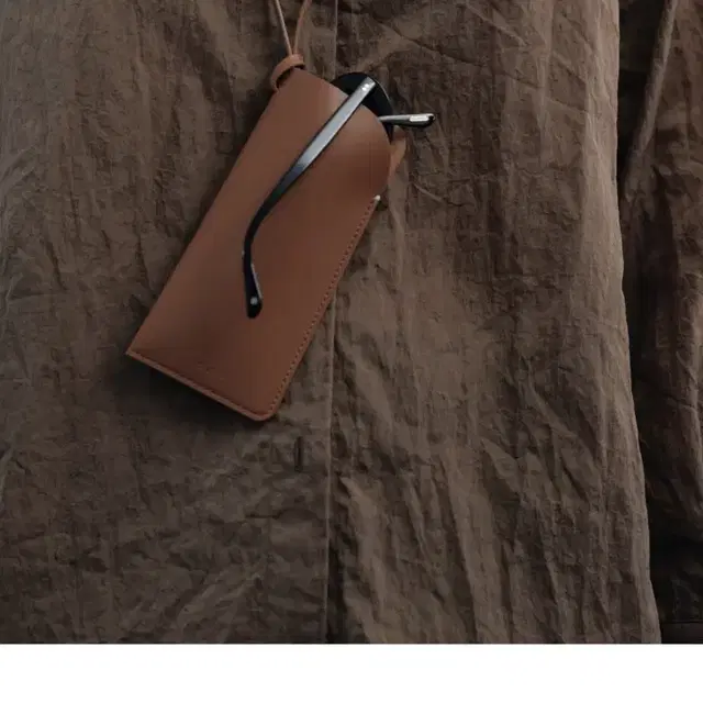 문달 Leather Glasses Case in Camel